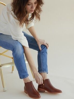 Nisolo Leather Ankle Boots Size 8.5 In Brandy Side Zip Brown Minimalist Blogger